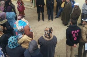 قائد “يحتجز” مستشارا جماعيا ومواطنون يتجمهرون حول مقر القيادة