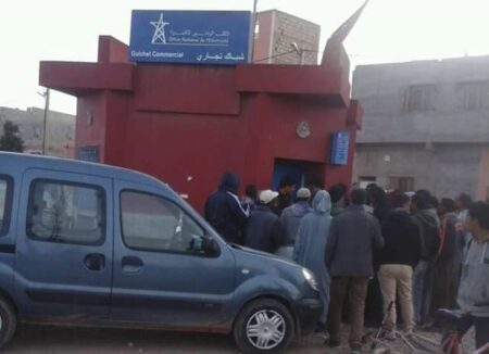 قطع التيار الكهربائي على عدد من المنازل يكشف تورط موظفة تقوم بوضع مبالغ أداء الفواتير بجيبها بطريقة ذكية