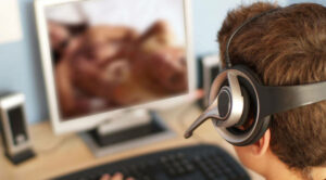 دراسة: المغاربة يقبلون على “المواقع البورنوغرافية” مباشرة بعد الافطار في رمضان