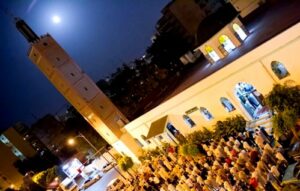 إمام يستغيث من مكبر الصوت بعد اقتحام عصابة مدججة بالسلاح للمسجد 8 1347019586