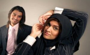 فتوى غريبة :”على المرأة إرضاع زميلها في العمل حتى تُبَاحَ الخلوة بينهما”