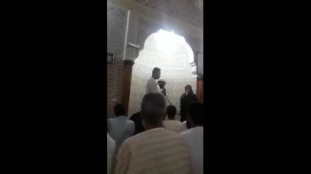 رومانية تعلن اسلامها و تجهش بالبكاء،و شاهد ردة فعل المصلين