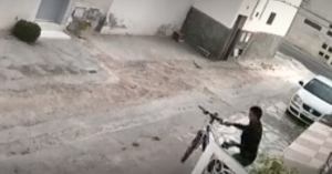 +فيديو:كاميرا  تصور لصا يسرق “بيكالة” من أمام أحد المنازل بأكادير