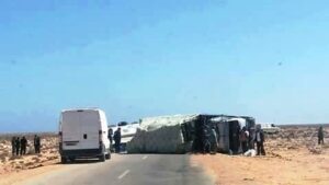 +صور:اصطدام قوي بين شاحنتين يسفر عن مقتل سائق شاحنة لنقل الحليب ومشتقاته