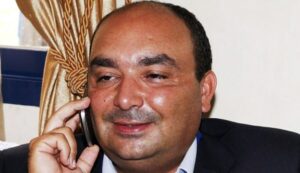 وزير مغربي سابق يعلنها صراحة: أنا لا أصوم و أتناول وجباتي ب:” التخبية “
