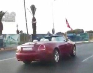 +فيديو:الملك يتجول بقلب العاصمة بسيارة جديدة رائعة بلباس “كاجوول” رفقة عالي الهمة قبيل الإفطار 5 a 156
