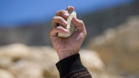 مديرية الحموشي تدخل على خط خبر "رشق" مجهولين لمستعملي الطريق بالحجارة وسط أكادير