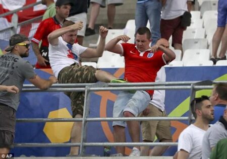 عاجل: الاتحاد الأوروبي لكرة القدم يستبعد روسيا من بطولة كأس أمم أوروبا (يورو 2016) بفرنسا عاجل: الاتحاد الأوروبي لكرة القدم يستبعد روسيا من بطولة كأس أمم أوروبا (يورو 2016) بفرنسا