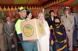 والي أكادير توزع المساعدات الرمضانية بالدراركة