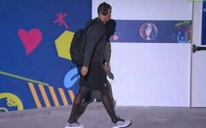 بالصورة: لهذا السبب ظهر اللاعب رونالدو بملابس نسائية.