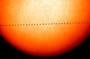 ظاهرة كونية لن تتكرر إلا بعد مرور 50 سنة سيستمتع بها سكان الأرض الليلة