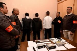 اعتقال أفراد عصابة خطيرة متخصصة في السرقة و التزوير ضمنها فتاة، كانت تستعمل سيارات الكراء