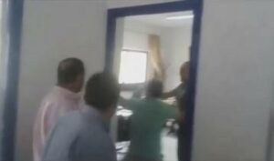 قربالة خايبة بين موظف ورئيس مصلحة