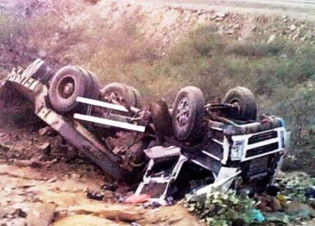 الطريق السيار أكادير مراكش تهتز من جديد على وقع حادثة سير مروعة بين شاحنتين, استنفرت الأجهزة الرسمية وعلى رأسها عامل الاقليم.