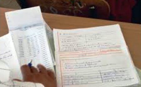 تصحيح أوراق الامتحان