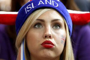 بسبب نقص الذكور ايسلندا تمنح 5000 دولار شهريا لكل مهاجر يتزوج ايسلندية