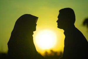 فتاوى رمضانية: ما هي “كَفَّارة الجِمَاع” في نهار رمضان للرجل والمرأة ؟