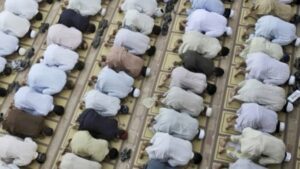 بروفيسور تركي يثير جدلا بوصفه المسلمين غير المصلين بـ “الحيوانات”