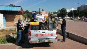 حملة  بشاطئ اكادير لتحرير الملك العمومي من يد “الفراشة”