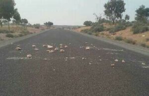 عصابات تقيم سدودا بالحجارة بالطريق المدارية انزكان توهمو وتعرض حياة المارة للخطر