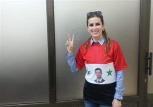 مذيعة سورية تضحك فوق جثث لأطفال – فيديو