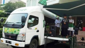 “مساجد متنقلة” تحل مشكلة نقص أماكن الصلاة