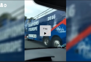 حافلة الاحتفال باللقب بفرنسا تتعرض لموجة سخرية عالمية، وبنزيمة يخرج عن صمته بعد خسارة لقب اليورو