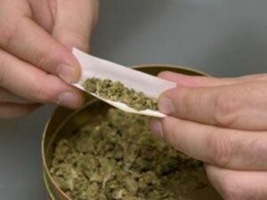 هذا هو مصير الشابين الذين ضبطا يدخنان لفافة مخدر “الحشيش” برفقة قاصرين نهار رمضان