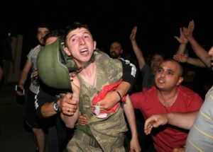 +صور جد معبرة وبدون كلمة تعبر عن انقلاب الشعب التركي على الانقلاب العسكري