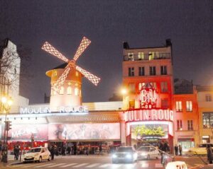 حين تنادي “مدينة الأنوار”:”البغاء مهنة”.. دعونا نمارسها..