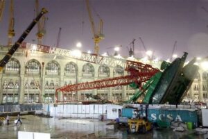 رافعة الحرم المكي التي قتلت 100 حاج تعود إلى الواجهة بعد مرور سنة على الحادث