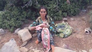 +صور: العثور على سيدة في أدغال الجبال قطعت شهرا مشيا على الأقدام للعلاج من كسر في يدها