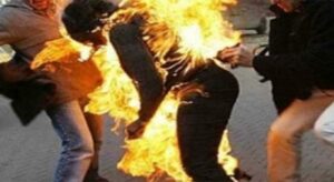 خطير بأكادير: سيدة تصب البنزين على بدنها وتضرم النار فيه أمام ولاية جهة سوس ماسة