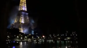عاجل: المصائب تتوالى على فرنسا، محيط برج إيفيل يحترق بشكل مهول لحظات بعد حادث نيس، وهذه مستجدات الموضوع: