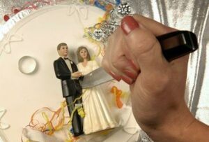 حفل زفاف يتحول إلى مأتم، و الضحية “خياط”