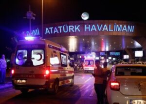 عاجل: انفجار وعملية إطلاق نار عشوائية، بمطار “أتاتورك”الدولي