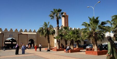 "تجار سوق الأحد وأرباب المطاعم السياحية والبازارات يرفضون مشروع القرار الجبائي الجديد للمجلس البلدي لأكادير" ويلوحون بالتصعيد