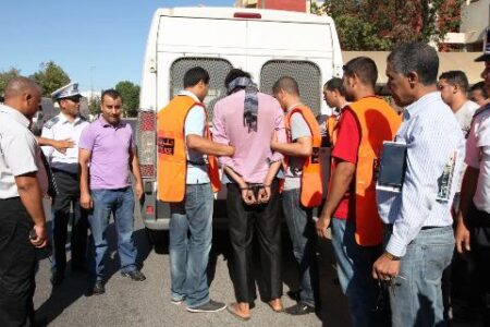 الأمن يوقع بأكبر نصاب يوهم الفتيات بتهجيرهن إلى السعودية وإليكم التفاصيل