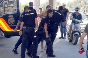 اعتقال عناصر  شبكة خطيرة تهرّب “الشامبوان” المزور إلى المغرب قيمته تفوق 1.2 مليون أورو.