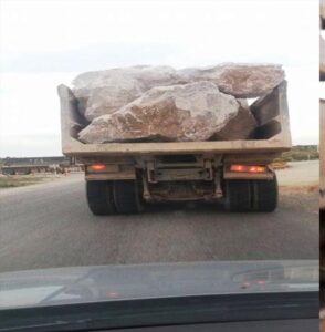 +فيديو:شاحنة تجوب شوارع أكادير بدون لوحة ترقيم