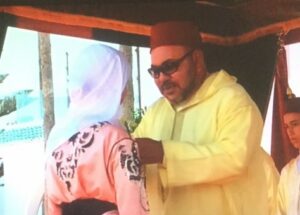 هؤلاء وشحهم الملك: منهم الحاصلة على أعلى معدل في الباكالوريا، والجبابدي وثباتيرو والسيدة التي ساعدت طفل في علاج تشوهه الخلقي .