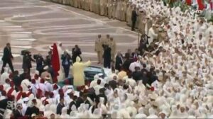 لقطة اليوم:التدافع في حفل الولاء أمام أنظار الملك