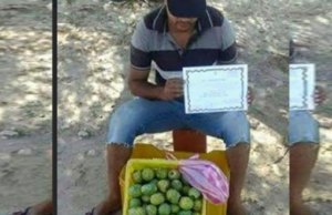 صورة شاب حاصل على شهادة ”الماستر” يبيع ”الهندي” تهز الفايسبوك