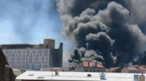 عاجل انفجاران يهزان مستشفى جنوب فرنسا  (صور+فيديو )