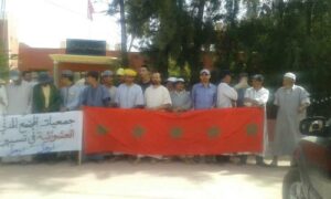 بالصور أيت امزال:فعاليات المجتمع المدني وأعضاء من المجلس ينفذون وقفة احتجاجية!!