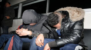 اعتقال أربعة لصوص داخل ورشة لصناعة الأسلحة البيضاء