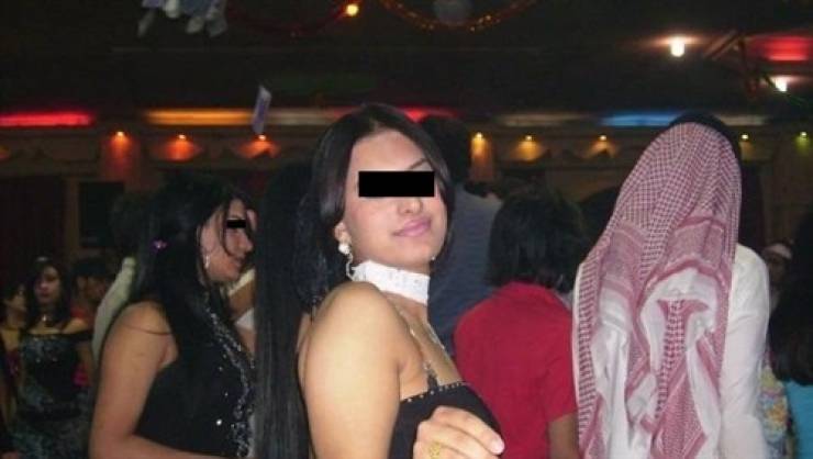 تفاجأ برؤية زوجته في11 فيلما إباحيا!
