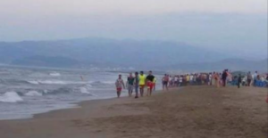 شاب مغامر يضحي بحياته لانقاذ فتاة من الغرق