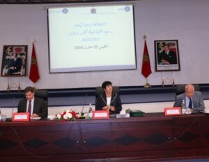 مجلس عمالة أكادير إداوتنان يعقد لقاء إخباريا لإعطاء انطلاقة برنامج التنمية الإقليمي 2017/2022 ووالي الجهة تؤكد على ضرورة  أن تقوم الجماعات الترابية بكل مستوياتها في عمليات التشخيص التشاركي المبكر