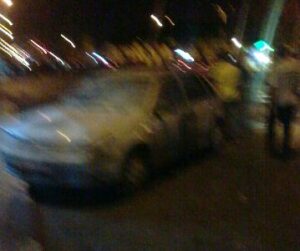 +صورة:اندلاع حريق بسيارة بأكادير، ومطفأة الحريق تسجل حادثا آخر وسط محلبة مجاورة